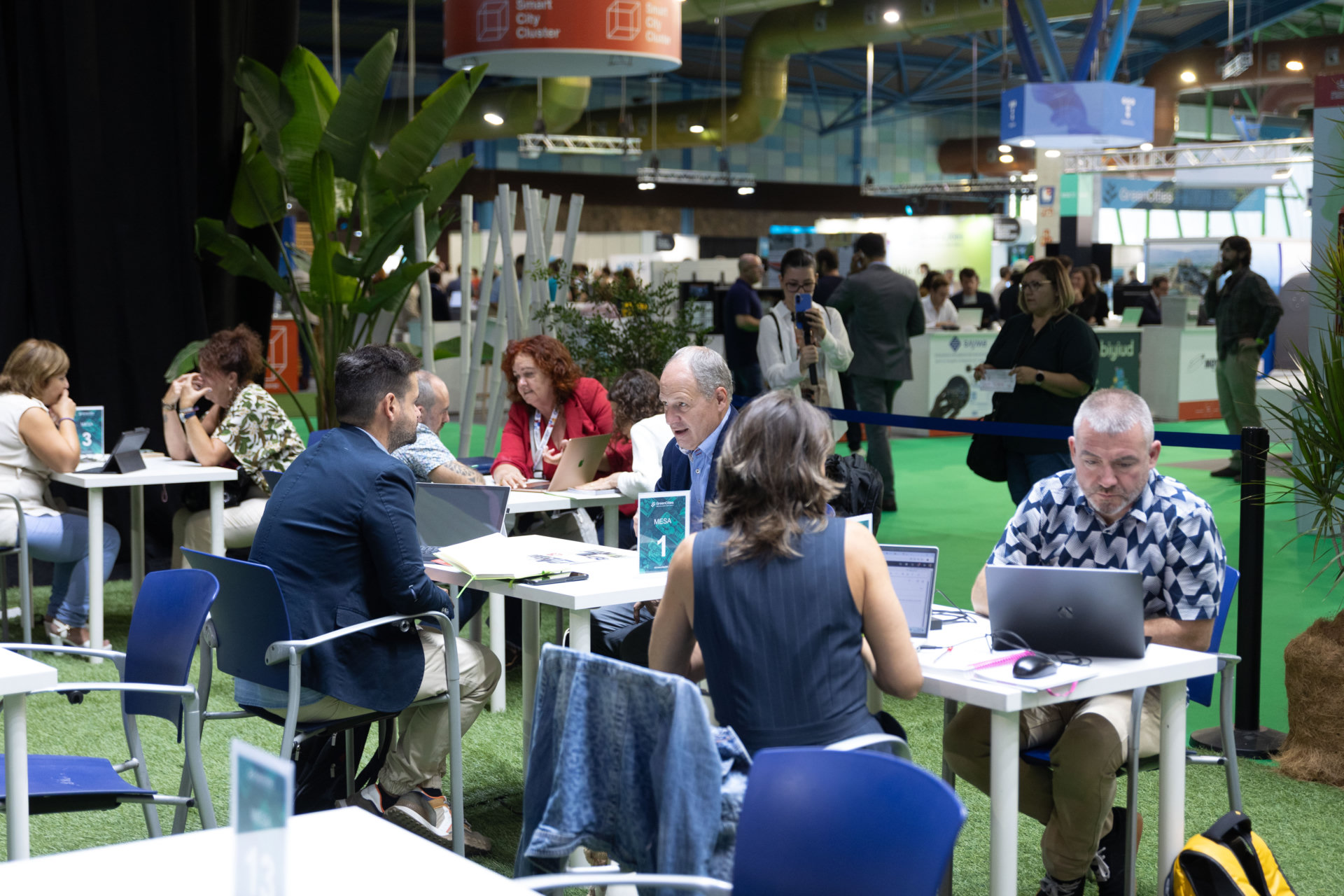 Representantes de ciudades, empresas y entidades mantienen reuniones profesionales en Greencities