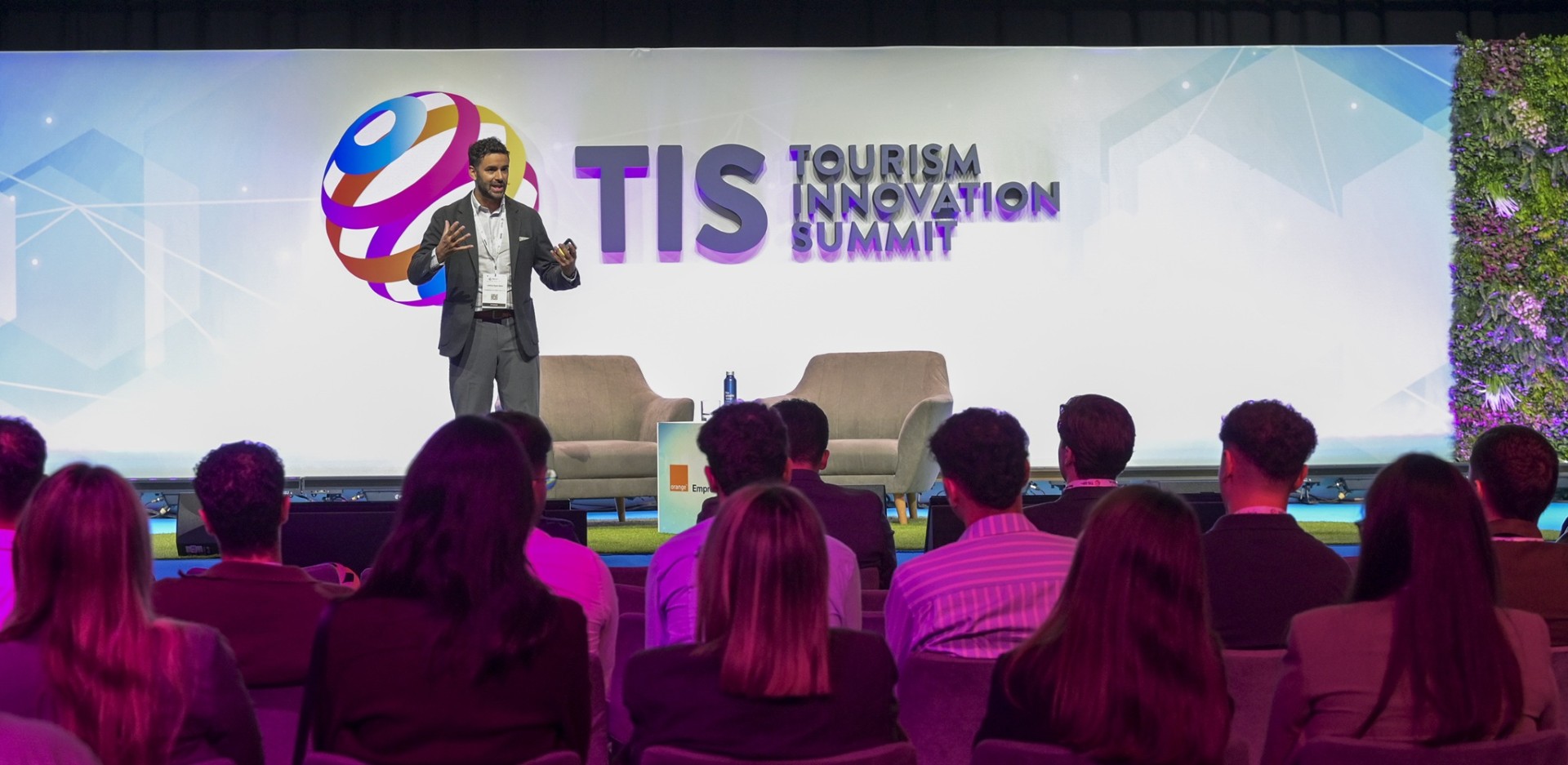 Ponente durante una sesión de TIS – Tourism Innovation Summit ante el público
