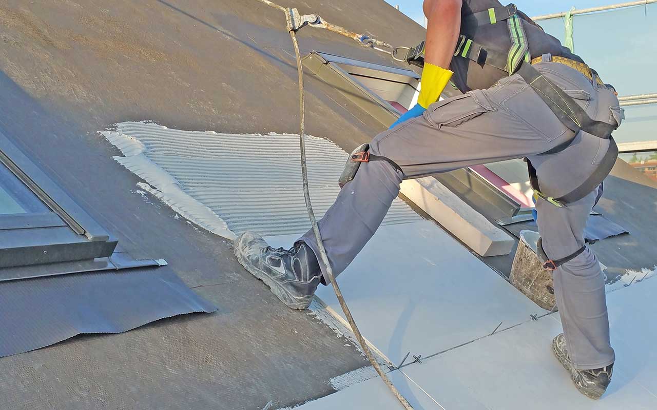 AIFIm recuerda que la mejora de la impermeabilización de la cubierta ayuda el estado del edificio y reduce su gasto energético