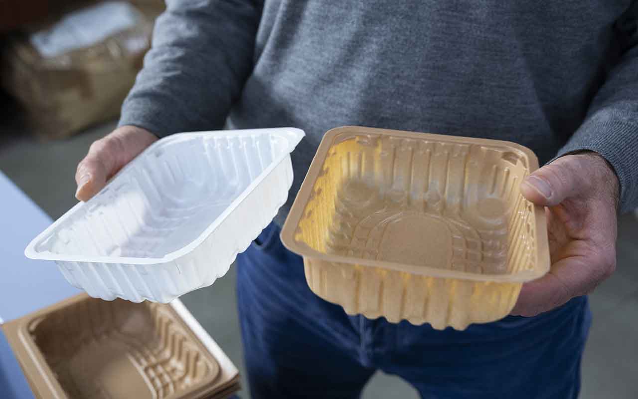 Cáscaras de almendras y suero de queso para producir envases biodegradables y sostenibles