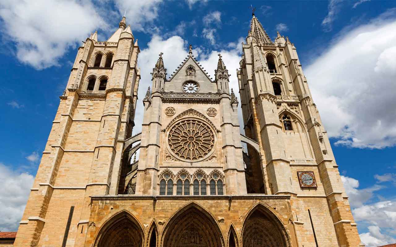 Un equipo científico desarrolla un nanomaterial de carbono para proteger monumentos como la catedral de León