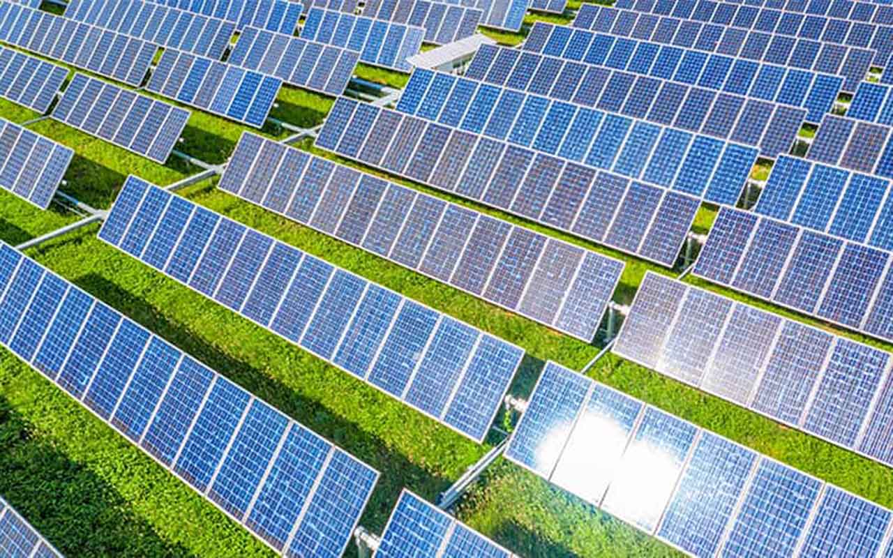 El sector fotovoltaico español pide acelerar el almacenamiento y el hidrógeno verde para culminar la transición energética