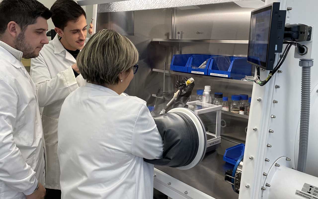 Materiales de almacenamiento de energía para hacer masiva la implantación de las renovables