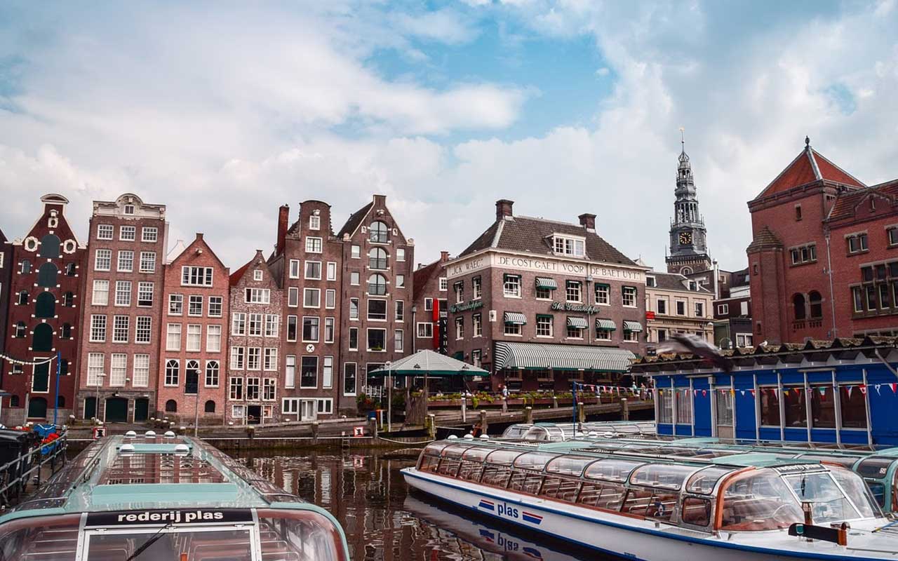 Amsterdam to eliminate transatlantic cruise ship visits by 2035