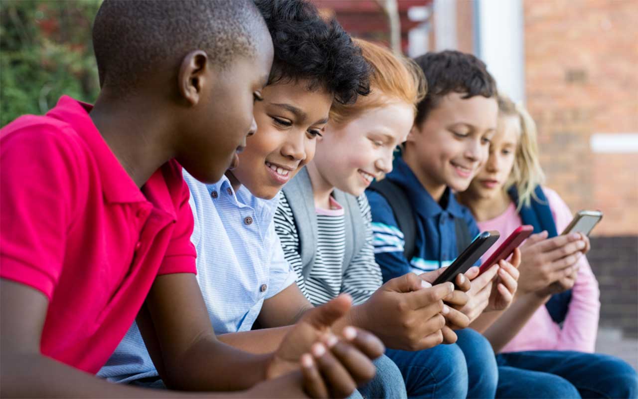 AMETIC resalta la importancia de un entorno digital seguro para niños y adolescentes