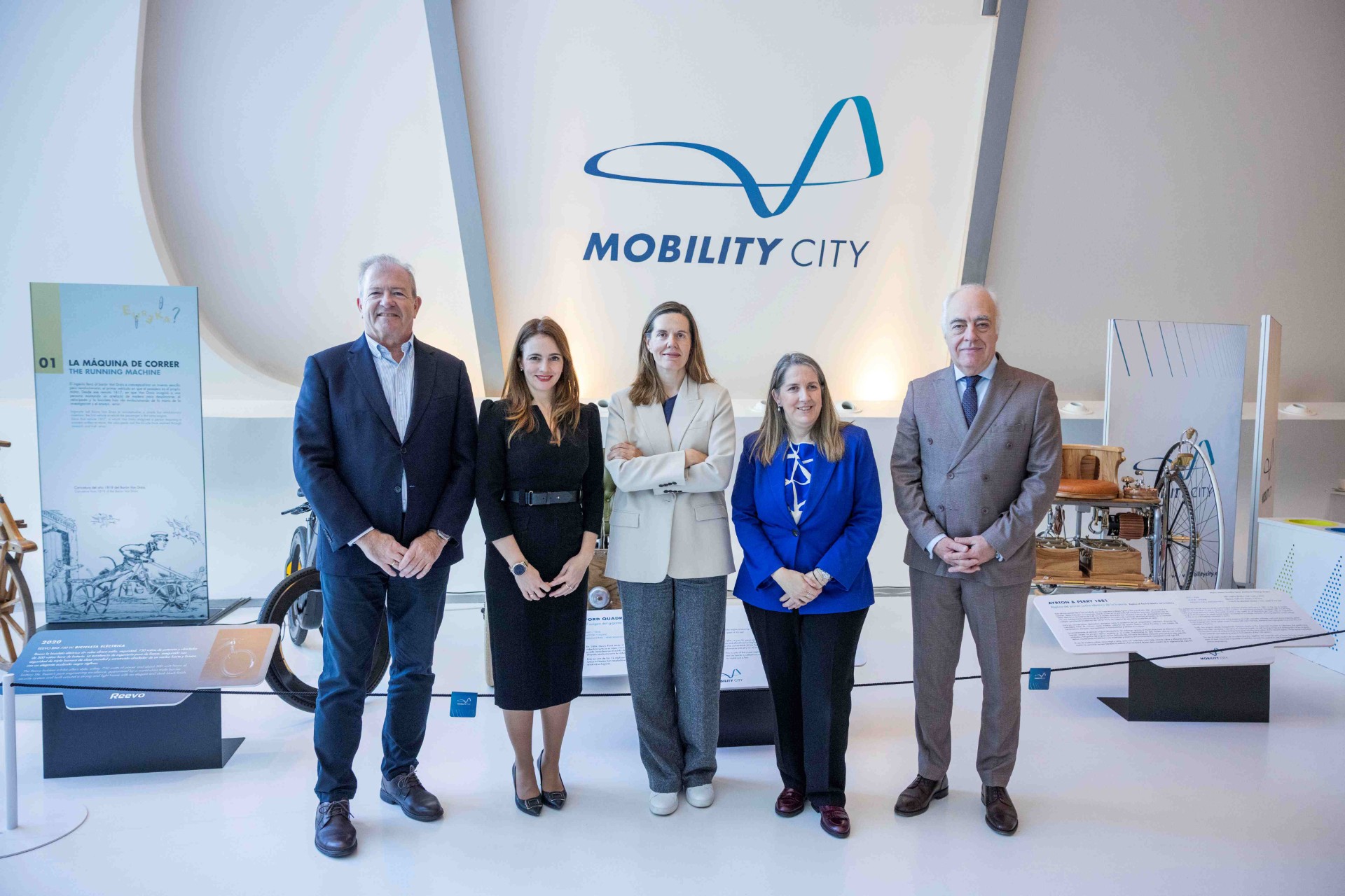 AMETIC presentó en Mobility City de Zaragoza el whitepaper “Espacios de Datos Urbanos”, una guía para impulsar ciudades más inteligentes y sostenibles