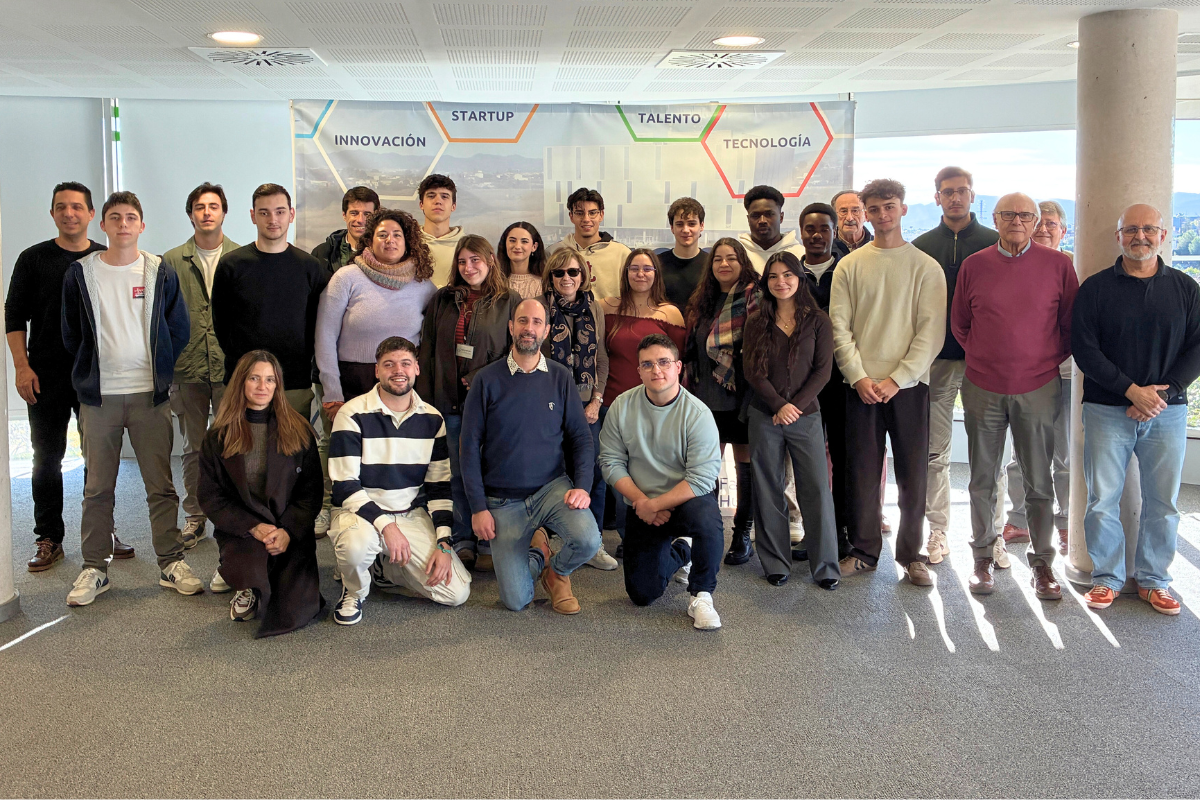 27 proyectos emprendedores muestran su evolución en la sesión intermedia de UJIStartup