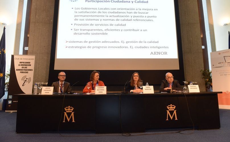 De izquierda a derecha, Jesús Vázquez (Alcalde de Orense-FEMP), Carmen Mayoral (FEMP), Tania Marcos (AENOR) y Manuel Pechero (Diputación de Salamanca-FEMP)