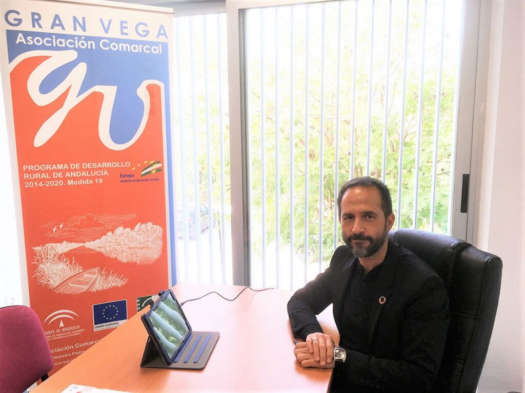 La Asociación Comarcal Gran Vega de Sevilla y el Clúster Smart City acuerdan acciones de ciudad inteligente