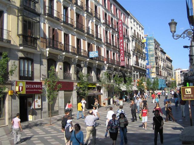 Madrid presenta los primeros índices de recuperación del consumo, que alcanzan al 75% de la ciudad, pese a los datos negativos de contagio