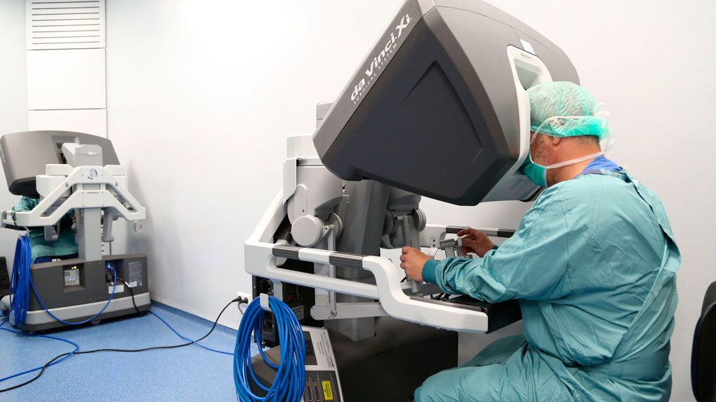 Vall d'Hebron, primer centro del Estado que cuenta con tres robots Da Vinci