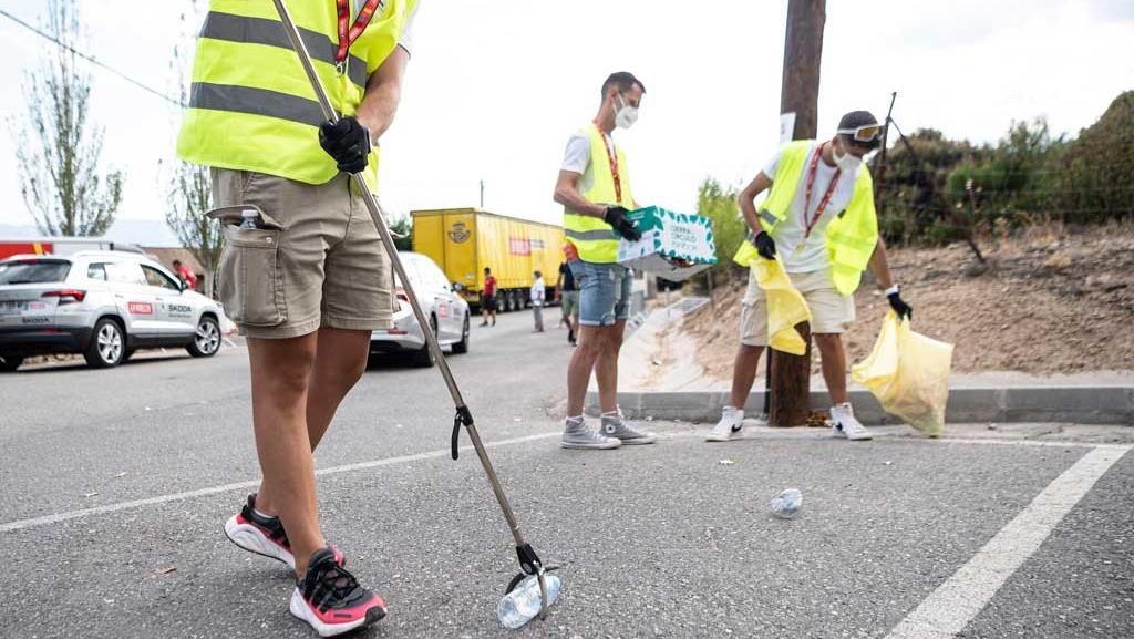 40 trofeos de vidrio reciclado y más de 1,4 toneladas de residuos recogidos en La Vuelta más sostenible de la historia