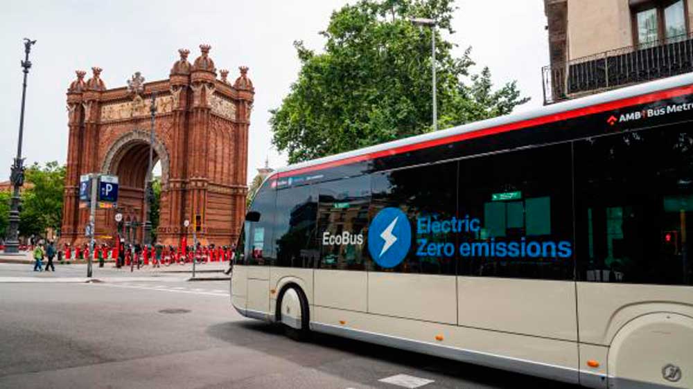 TMB encarga 210 buses eléctricos e híbridos para activar la renovación y descarbonización de la flota