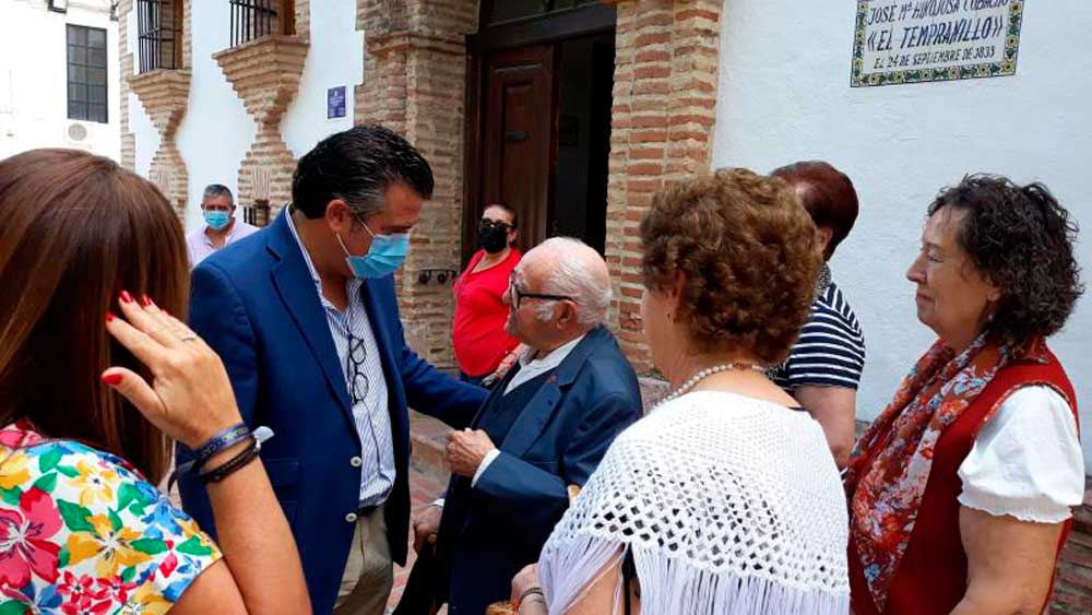 Mayores de Alameda recrean la historia teatralizada de su pueblo a través de códigos QR para los visitantes