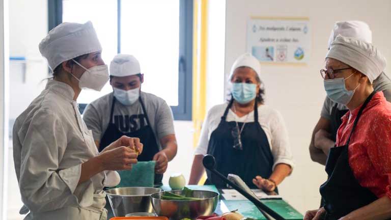 The right to paternalism-free social food