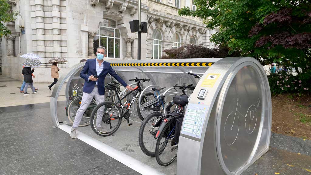 Destaca la buena acogida que están teniendo entre los ciudadanos, superando los 4.100 usos, y asegura que el Ayuntamiento quiere ampliar esta red con 230 nuevas plazas a través de los fondos europeos