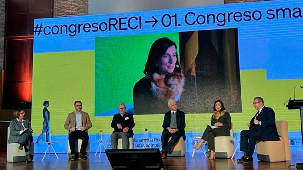 Igual aboga por “socializar la tecnología” en el Congreso de la Red de Ciudades Inteligentes que se celebra en Valencia