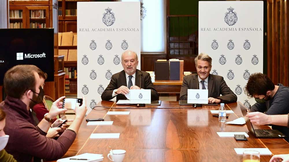 La RAE y Microsoft firman un acuerdo para potenciar el buen uso del español en la Inteligencia Artificial