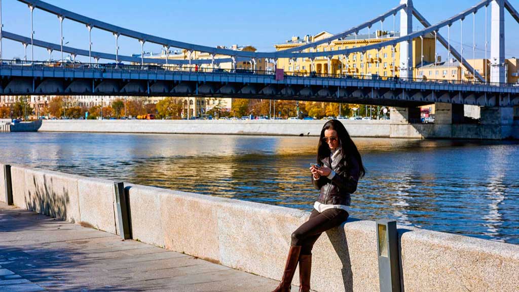 Smartphone and smart watch: digital devices used by Muscovites