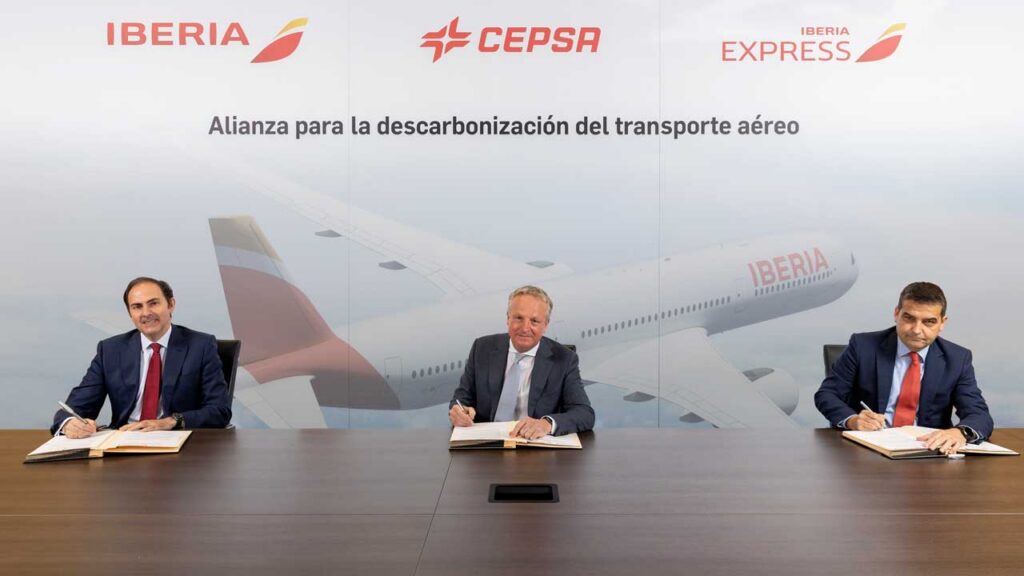 Cepsa y el Grupo Iberia sellan una ambiciosa alianza estratégica para descarbonizar a gran escala el transporte aéreo