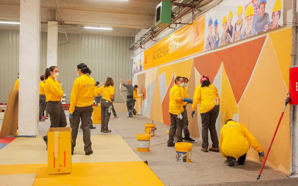 74 mujeres han participado en los talleres “Ella Construye” de SIKA