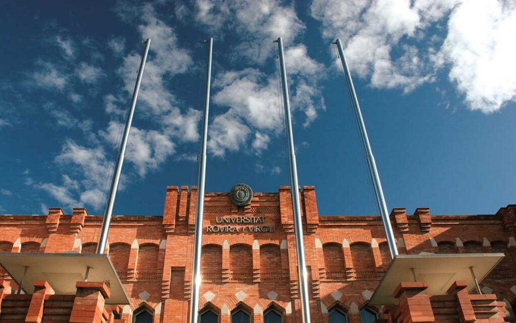 La Universidad Rovira i Virgili mejora la gestión y la seguridad de su infraestructura híbrida