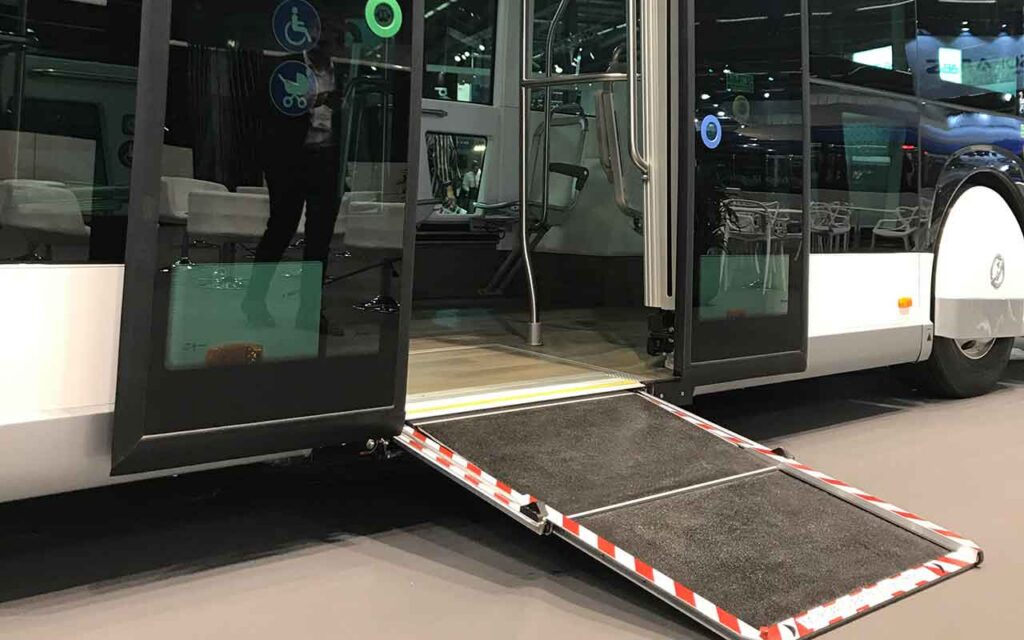 Un modelo de mantenimiento predictivo permite anticipar errores en el funcionamiento de las puertas y rampas de acceso al transporte público