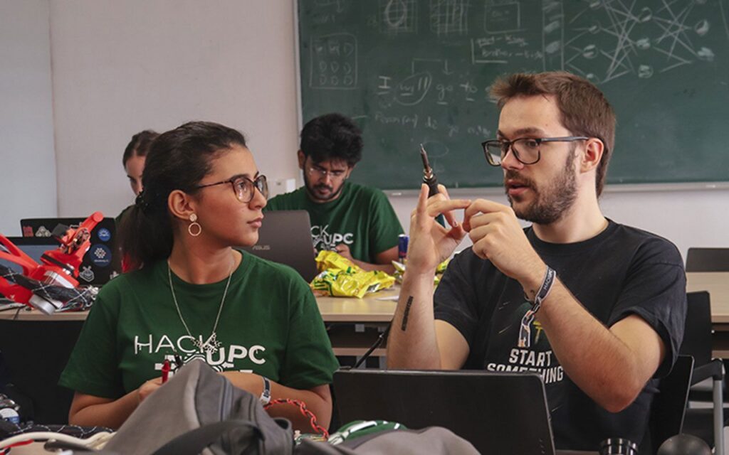 500 estudiantes de todo el mundo desarrollarán un proyecto tecnológico en 36 horas, en la HackUPC 2022