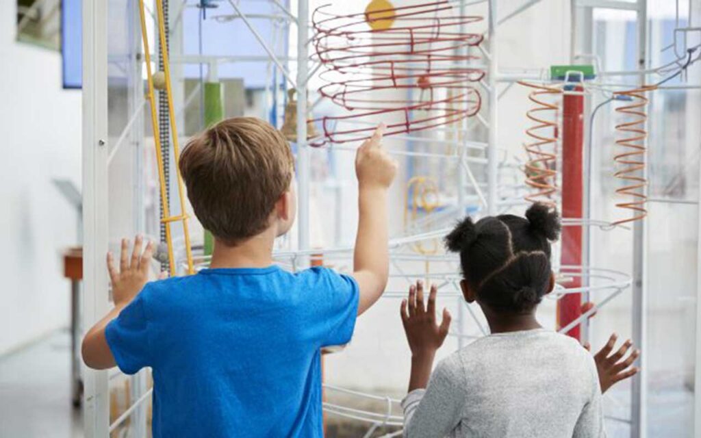 Employing Artificial Intelligence technology in museum exhibits