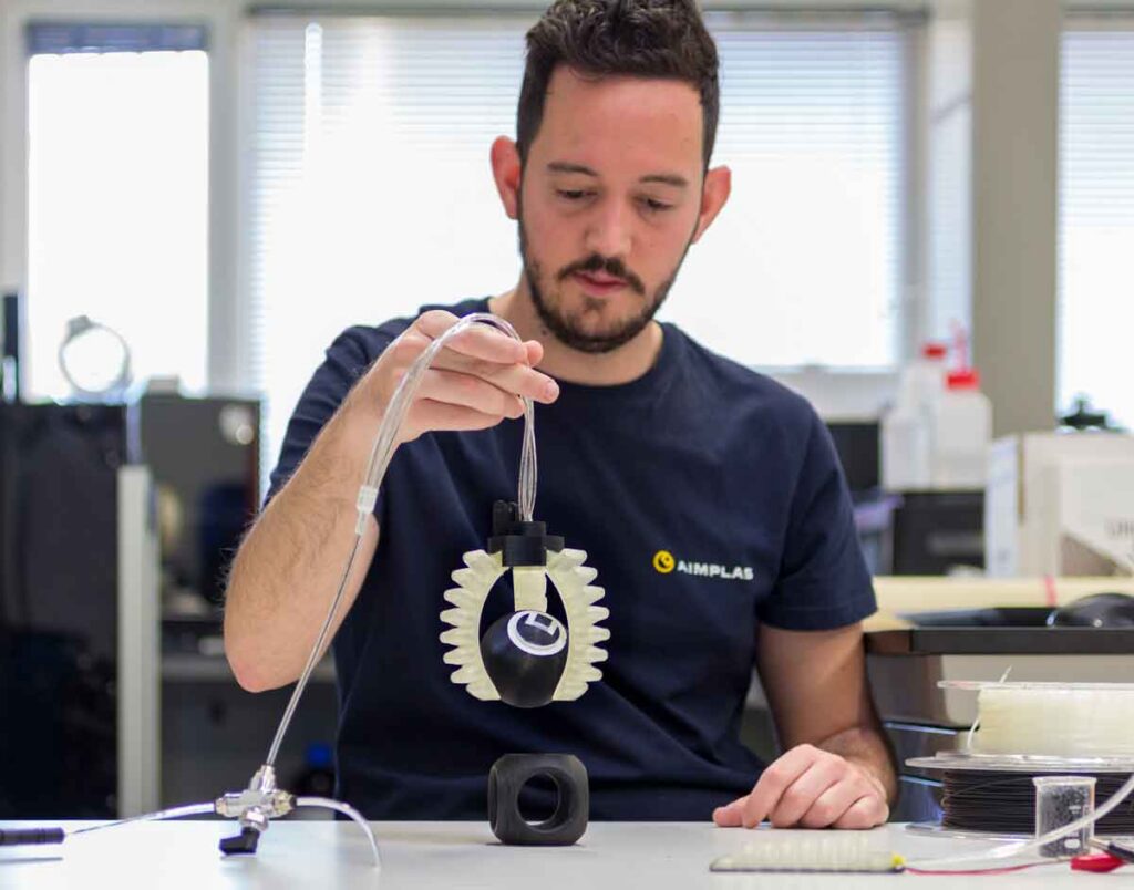 AIMPLAS crea una 'garra' robot para facilitar la rehabilitación de lesiones musculoesqueléticas 