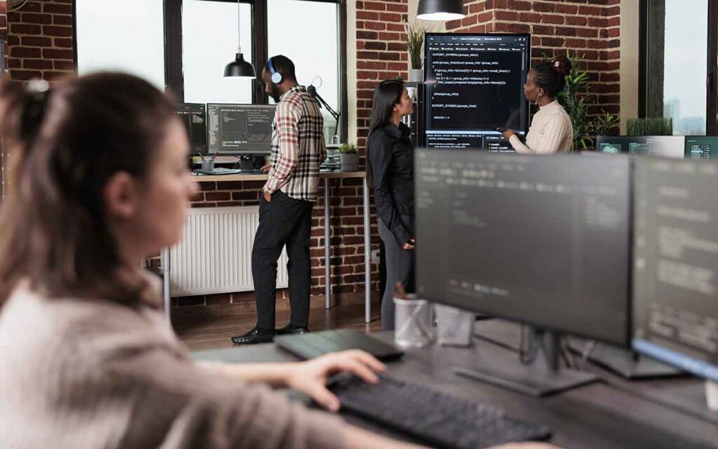 España necesita al menos 120.000 mujeres profesionales de la tecnología