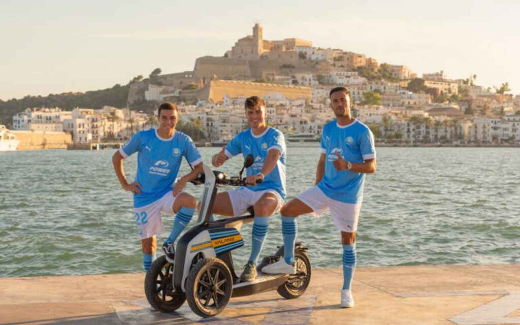 Valans presenta su vehículo eléctrico Eland en el estadio de la UD Ibiza