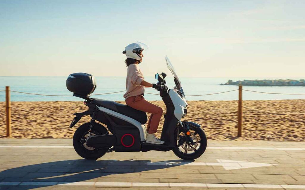 SEAT MÓ amplía sus servicios a más ciudades y vehículos para realizar viajes sostenibles durante las vacaciones