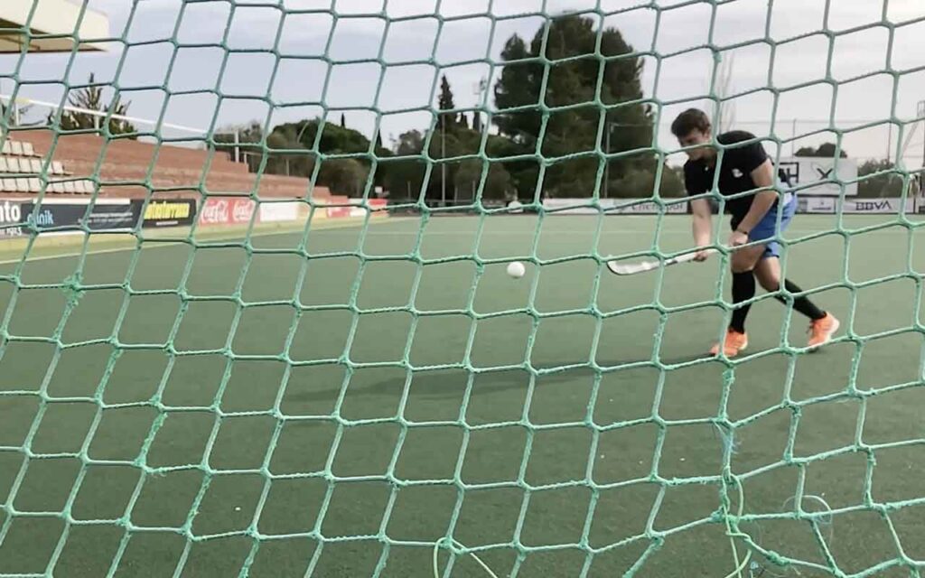 La empresa Flick Hockey crea con Eurecat una línea de ropa deportiva de alto rendimiento a partir de residuos plásticos del fondo marino