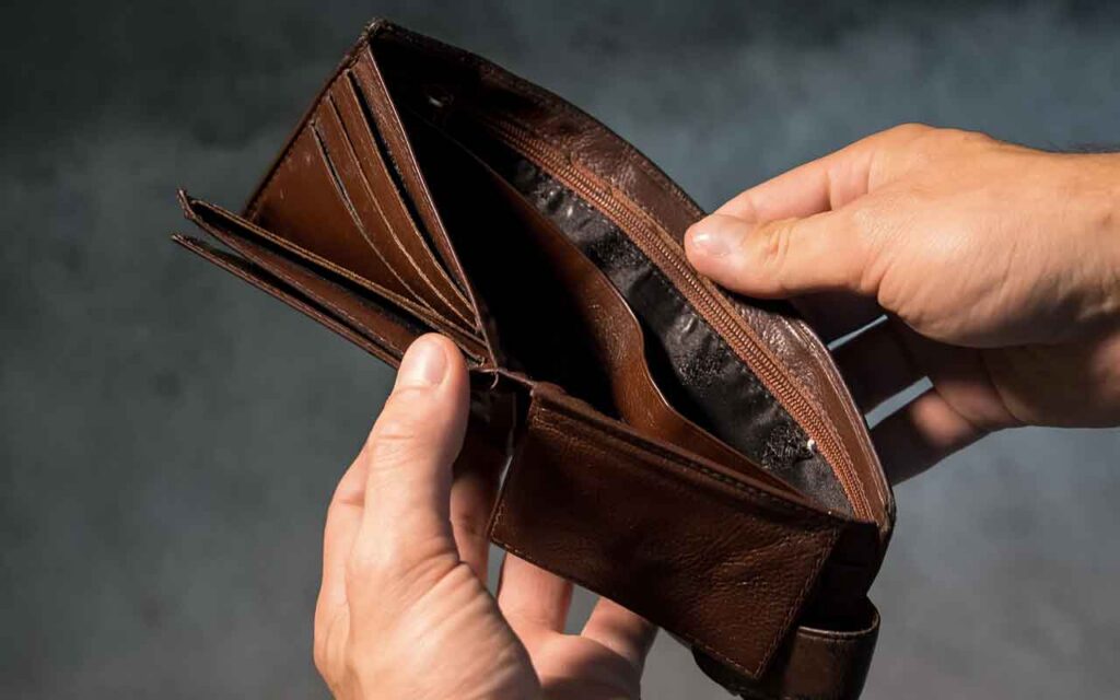 Las personas más pobres viven casi 4 años menos que las más ricas