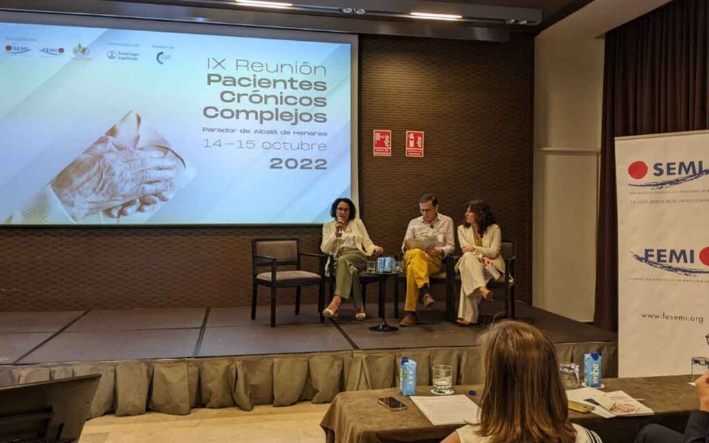 El 61% de los pacientes que ingresan en Medicina Interna ya son crónicos complejos y un 40% son pluripatológicos