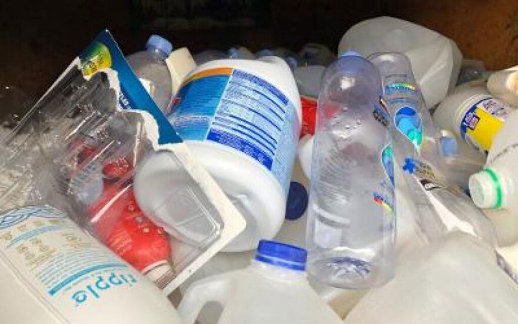 Reforming how world deals with waste is critical to keeping warming below 1.5°C, report finds