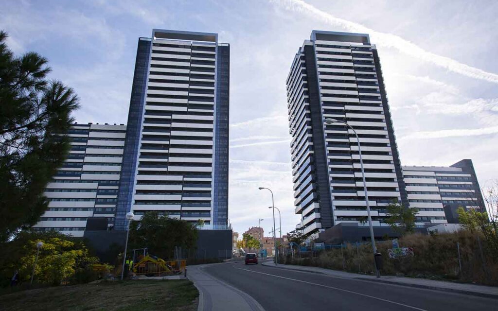 Materiales Sika en el sellado de la fachada acristalada de los dos nuevos rascacielos de Madrid