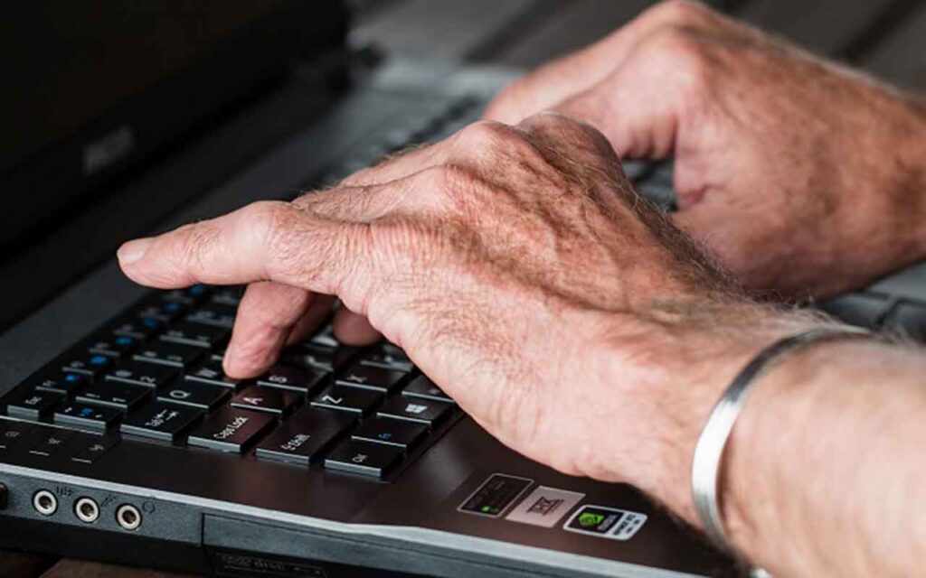 Mayores y comercio electrónico: rompiendo estereotipos de comportamiento para reducir la brecha digital