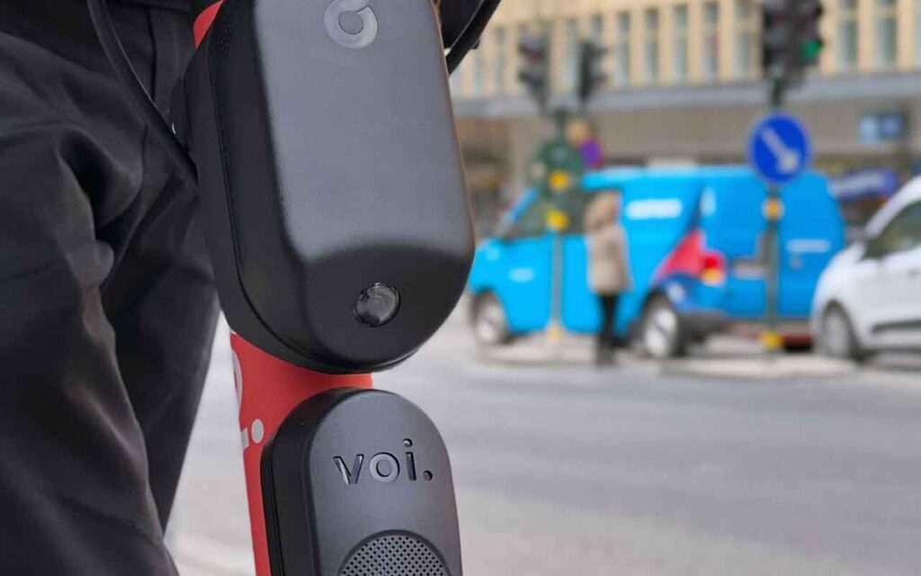 Voi despliega la computer vision para prevenir la conducción en las aceras
