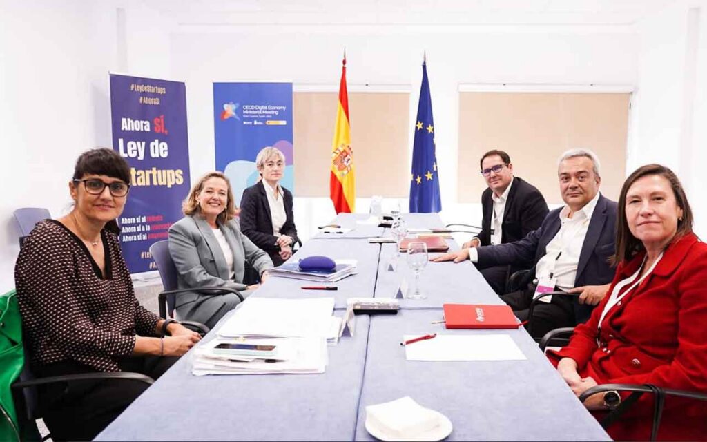 Adigital, AMETIC y DigitalES ofrecen su ayuda al Gobierno para impulsar la transformación digital en España