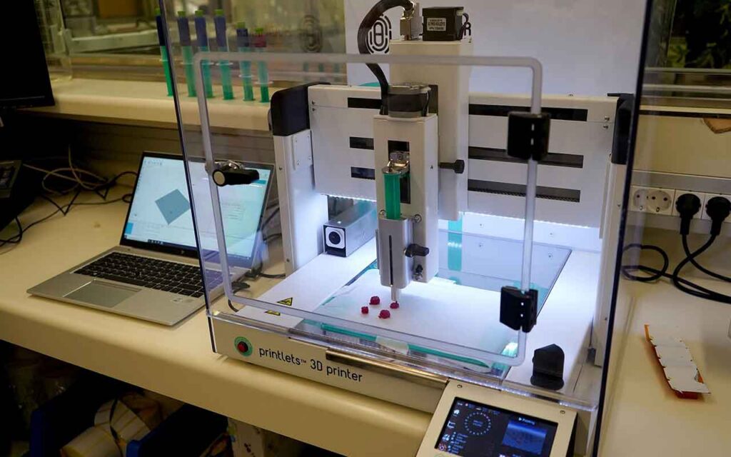 Vall d'Hebron elaborará con una impresora 3D medicamentos para niños y niñas