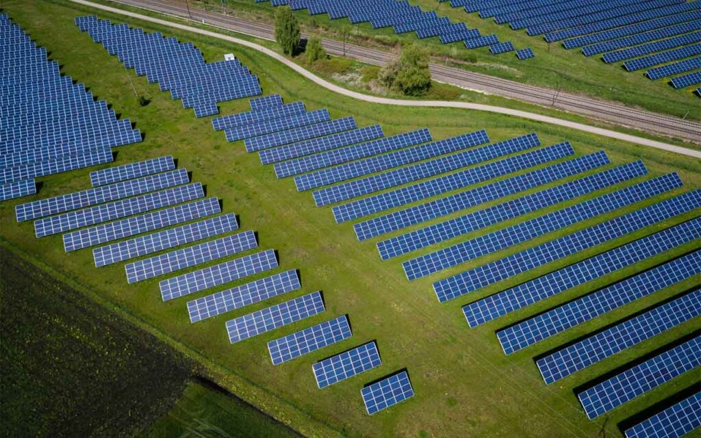 Banco Santander y Holaluz se alían para liderar la instalación de placas solares en España