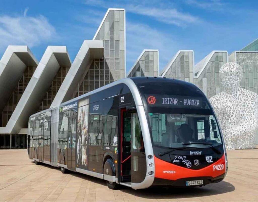 Vodafone conecta con 5G el primer autobús de línea inteligente y conectado de Europa