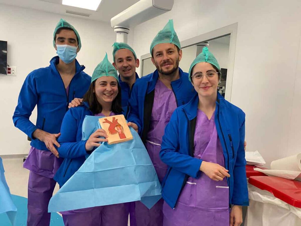 El II curso V360 de simulación vascular enfrenta a jóvenes cirujanos a situaciones reales con casos simulados en el quirófano, el estabulario y un scape room