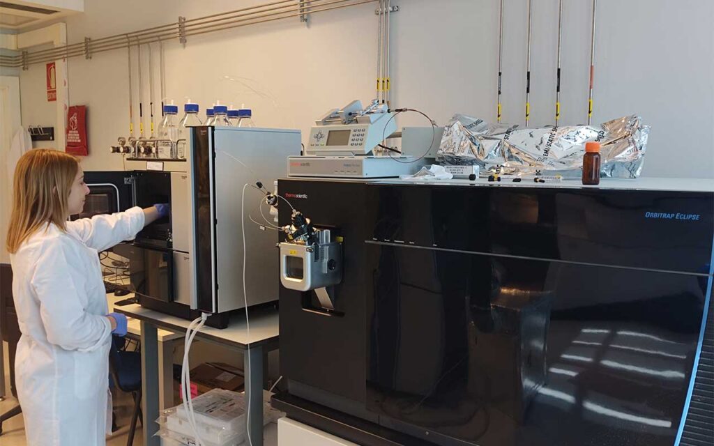 El Centro de Ciencias Ómicas consolida su liderazgo en la investigación en metabolómica y proteómica con un nuevo equipamiento de alta resolución