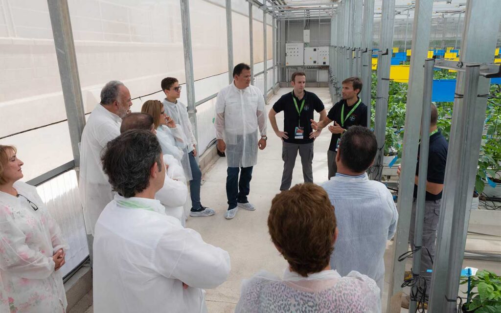 El ministro de Agricultura de República Dominicana visita el centro de I+D de Bayer en San Nicolás, Almería