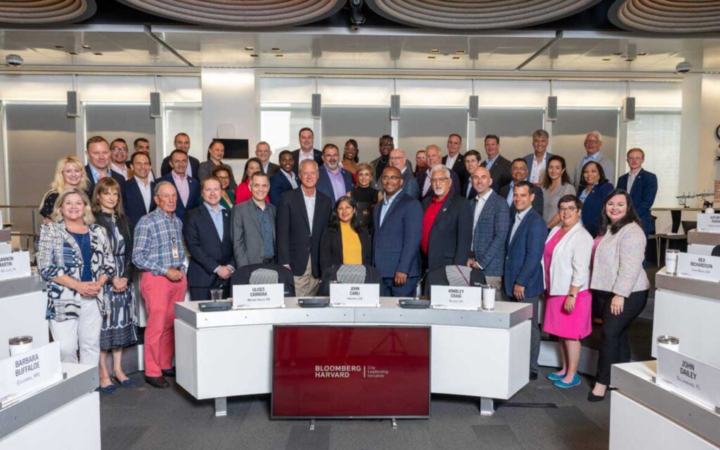 Mayors from six continents go back to school