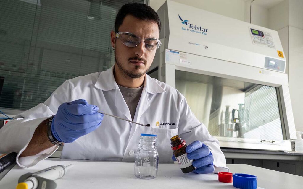 Reciclado de aparatos eléctricos y electrónicos para recuperar materias primas críticas