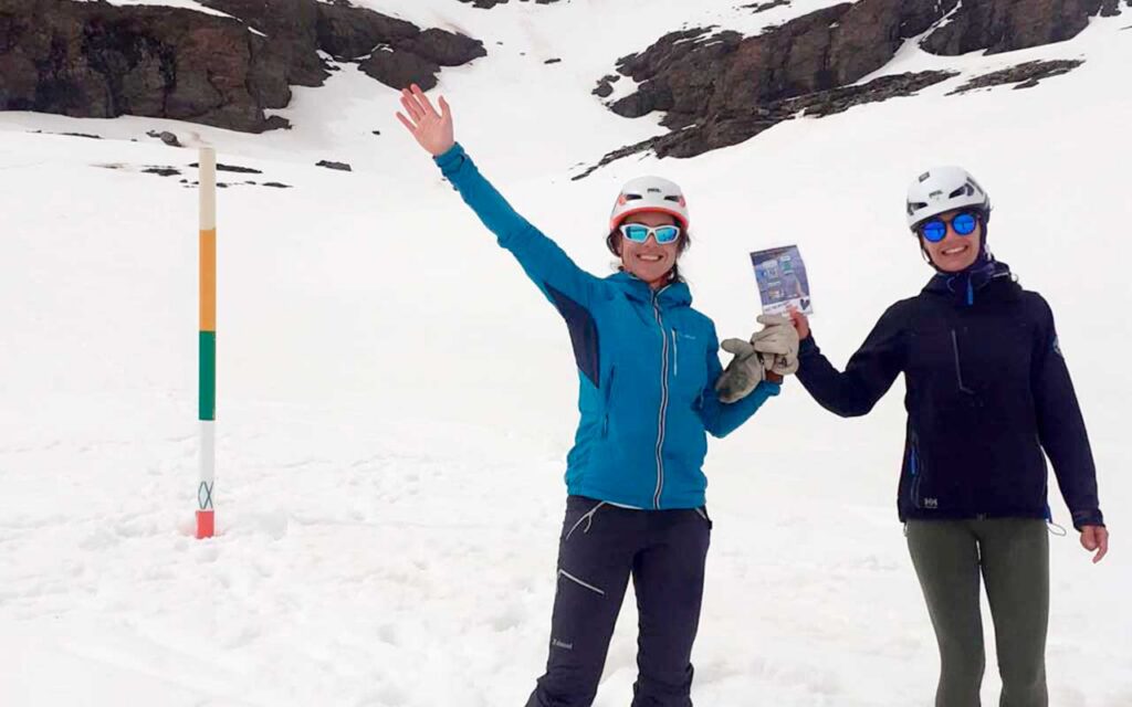‘Seguimiento de nieve’ invita a las y los aficionados a la montaña a medir el espesor del manto de nieve fotografiando pértigas de control